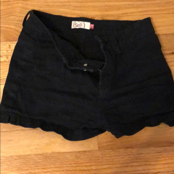 Black shorts - Picture 3 of 3